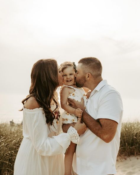 Beach sessions on the big lake just hit a little different ✨ Sibling Photoshoot, Big Lake, Lake Photos, Beach Sessions, 2 People, Photo Shoot, Lake, Instagram Posts, Instagram