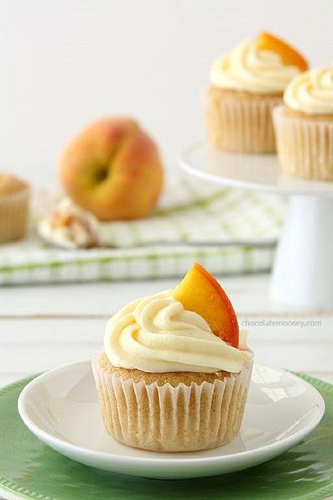 Peaches and Cream Cupcakes #summercupcakes Berry Cupcake Recipes, Stuffed Cupcakes, Baking Cheesecake, Cheesecake Decoration, Peach Cupcakes, Fruit Cupcakes, Cheesecake Cupcakes, Cheesecake Filling, Peaches And Cream