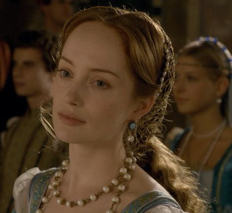 Giulia Farnese - The Borgias "The French King" Giulia Farnese, Port Wine Stain, Lotte Verbeek, The Borgia, The Borgias, Memorial Garden, House Of Dragons, Father Figure, Fashion Tv