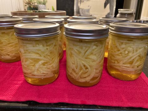 Canning Vidalia Onions Recipes, Pickled Baloney, Water Bath Canning Pickled Red Onions, Pickled Vidalia Onions Recipe, Pickled Vidalia Onions, Vlasic Dill Pickle Recipe, Vidalia Onion Recipes, Vlasic Pickles, Food Canning