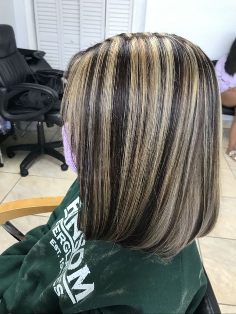 Blonde Hilights On Dark Brown Hair, Blonde Highlights On Short Hair, Highlights On Short Hair, Skunk Hair, Bob With Highlights, Highlights Curly Hair, Beauty Hair Color, Red Hair Inspo, Dyed Blonde Hair