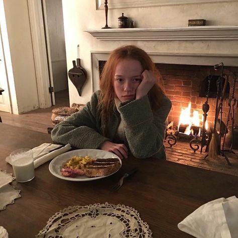 Amybeth Mcnulty, Anne With An E, A Woman, Yellow