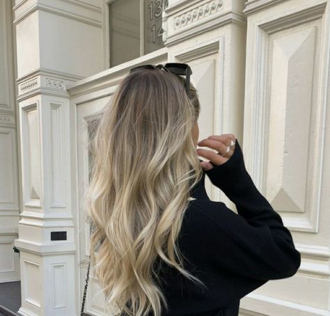 Blonde Hair With Shadow Root And Lowlights, Grown Out Blonde Hair, Party Tips And Tricks, Blonde Hair With Roots, Summer Blonde Hair, Dark Roots Blonde Hair, Party Tips, Dirty Blonde Hair, Schwarzkopf Professional