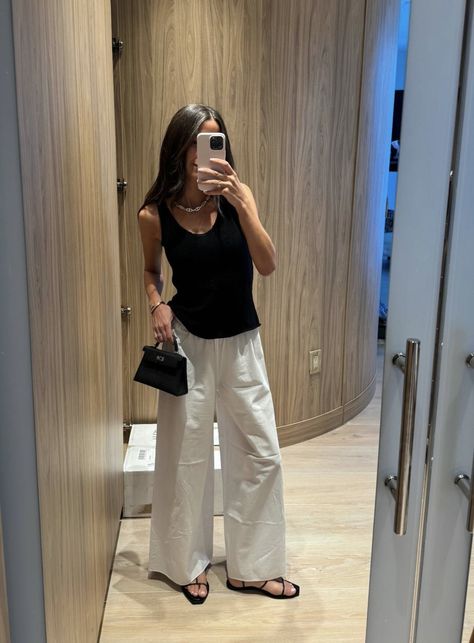 Linen Pants Style, Pant Outfits, Linen Pants Outfit, Style Wide Leg Pants, Summer Fashion Accessories, Cute Summer Outfit, City Outfits, Summer Attire, Warm Weather Outfits