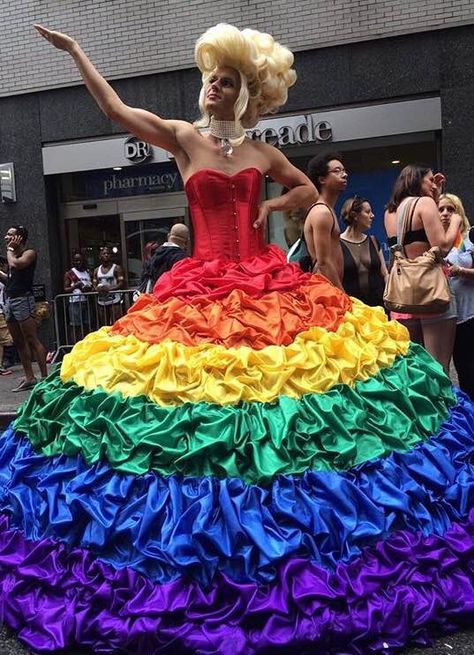 Pride Costume Ideas, Pride Parade Ideas, Pride Dress, Nyc Pride Parade, Pride Ideas, Lgbt Culture, Creative Outfit Ideas, Nyc Pride, Pride Designs