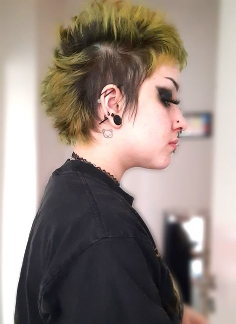 Deathhawk Short, Mullet Hawk, Short Deathhawk, Short Punk Haircuts, Punk Piercings, Ftm Haircuts, Androgynous Hair, Mullet Haircut, Spiky Hair