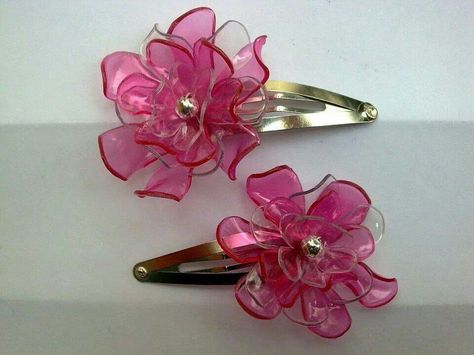 Recycled Hair Accessories, Plastic Accessories Fashion, Plastic Crafts Recycled, Plastic Fou, Plastic Bottle Flowers, Plastic Bottle Art, Diy Plastic Bottle, Plastic Recycling, Recycled Art Projects