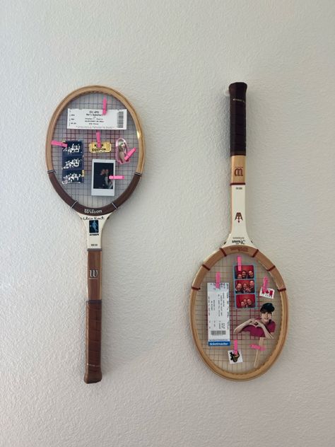 Merch Wall Display, Tennis Room Decor, Funny College Decor, Tennis Racket Decor, Tennis Gift Ideas, Decor College Apartment, College Decor, Tennis Gifts, Apartment Diy