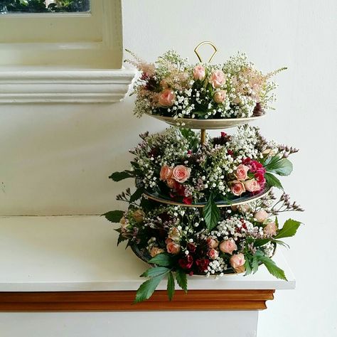 Vintage three tiered cake stand centre piece. Flowers and vintage cake stand by Betty Loves Vintage. www.bettylovesvintage.co.uk Roses On Cake, Tired Cake, Easter Table Scape, Cake Stand Centerpiece, Three Tiered Cake, English Tea Room, Centerpiece Candles, Stand Flower, Vintage Crockery