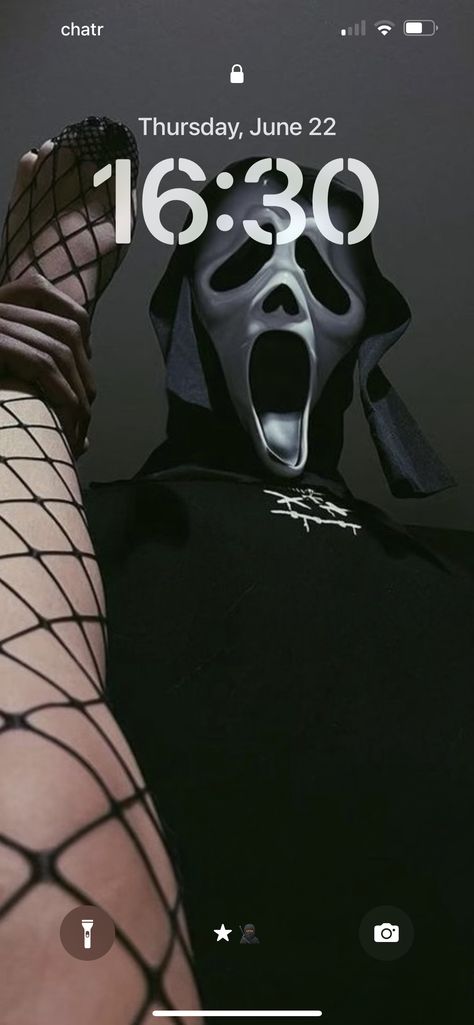 Ghost Face Couple Photos, Ghost Face Picture, Hot Poses Of Couple, Female Ghost Face, Girl Ghost Face, Ghostface Couple, Ghostface Photoshoot, Female Ghostface, Ghost Face Wallpaper