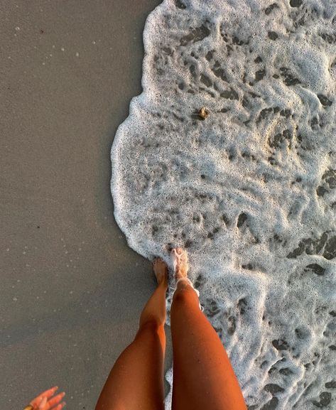 Influencer Profile Picture, Vacay Pics Aesthetic, Vacay Aesthetic Photos, Beach Holiday Photo Ideas, Aesthetic Holiday Pics, Sea Inspo Pics, Beach Pictures Day Time, First Instagram Post Ideas Aesthetic, Beach Living Aesthetic