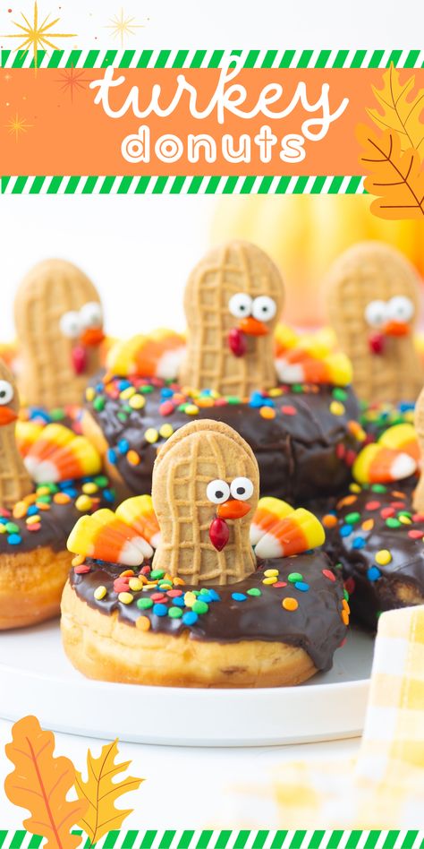 Make Nutter Butter Turkey Donuts for Thanksgiving celebrations! Easy treats with store-bought donuts, mini candy eyes, candy sunflower seeds and candy corn. Turkey Donuts Ideas, Thanksgiving Donuts Ideas, Thanksgiving Prek, Turkey Bowling, Thanksgiving Turkey Treats, November Preschool, Easy Thanksgiving Turkey, Donut Ideas, Thanksgiving Desserts Kids