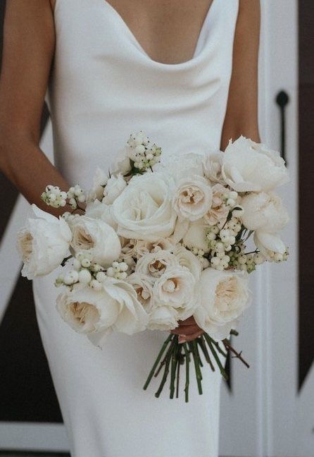 Romantic Neutral Wedding, Bridal Bouquet Modern, Whimsical Wedding Flowers, Classic Wedding Flowers, Wedding Venues Ontario, Neutral Wedding Flowers, Niagara Wedding, Niagara On The Lake, Personalized Wedding Decor