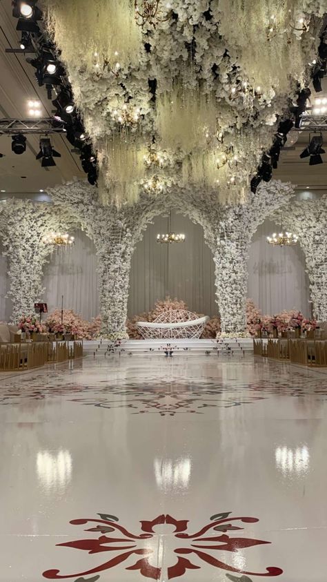 Ballroom Wedding Decoration Simple, Wedding Backdrop Indoor, Floral Wedding Backdrop, Wedding Pastel, Indoor Garden Wedding, Photo Backdrop Wedding, Elegant Wedding Inspiration, Wedding Backdrop Decorations, Wedding Design Decoration