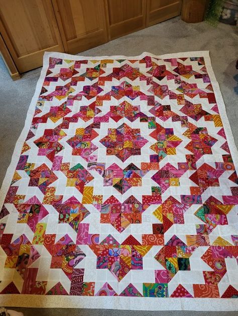 Quilt Step By Step, Mystery Quilt Patterns, American Quilts Patterns, Quilting Designs Patterns, Half Square Triangle Quilts, Scrappy Quilt Patterns, Batik Quilts, Quilt Square Patterns, Scrap Quilt Patterns