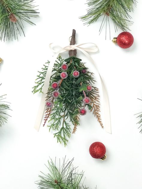 RED MISTLETOE Wedding Berry Boxwood & Cedar Mistletoe - Etsy Mistletoe Wedding, Christmas Greenery Decor, Copper Christmas Decor, Hanging Mistletoe, Luxury Christmas Decor, Family Holiday Gifts, Copper Christmas, Mistletoe Christmas, Christmas Décor