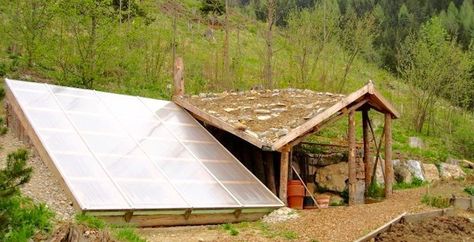 Food Greenhouse, Underground Greenhouse, Farming Technology, Round Food, Energy Efficient Buildings, Earth Sheltered, Greenhouse Growing, Small Greenhouse, Aquaponics System