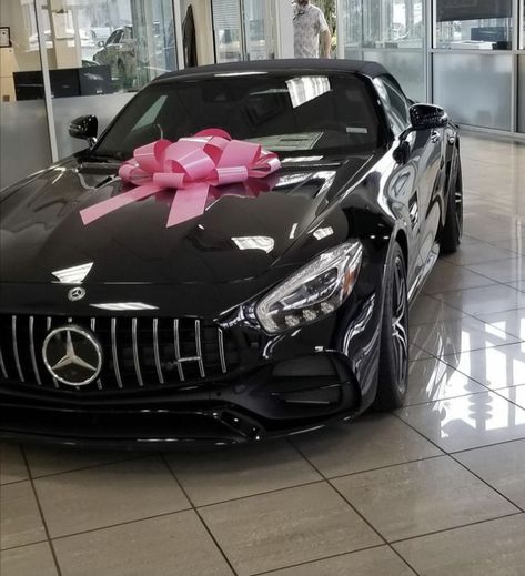 Black Mercedes Benz sedan with big pink bow New Car Goals, Girly Aesthetic Background, Mercedes Benz New Car, Digital Dream Board, Pink Girly Aesthetic, Pinterest Vision Board, Luxury Life Aesthetic, Vision Board Success, Black Mercedes Benz