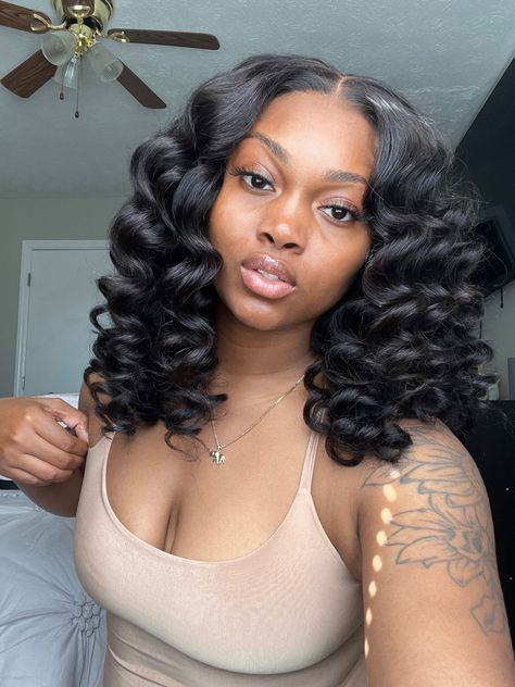 Wand Curls 😍 Wand Curls Black Women, Wand Curls On Weave, Custom Color Wigs, Weave Curls, Color Wigs, Lace Fronts, How To Curl Short Hair, Spiral Curls, Nice Hair