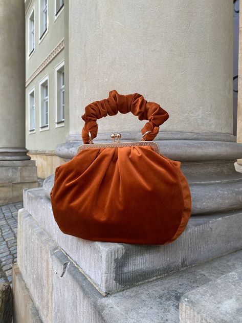 Handmade modern reticule | Orange velvet handbag | vintage style handmade bag | clic clack retro style purse | kiss clasp bag | +25 color Velvet Bags Handmade, Velvet Handbags, Velvet Handbag, Clasp Bag, Fashion Purses, Vintage Kiss, Velvet Purse, Handbag Vintage, Orange Velvet