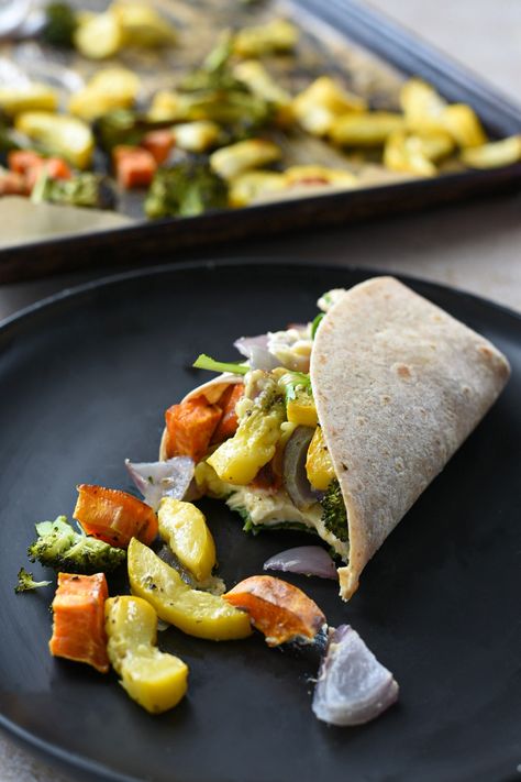 Roasted Veggie Wrap - Recipe Hippie Roasted Veggie Wrap Recipe, Super Healthy Dinner, Veggie Wrap, Creamy Hummus, Hummus Wrap, Roasted Garlic Cloves, Roast Zucchini, Wrap Recipe, Veggie Wraps