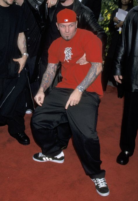 Fred Durst Red Cap, 90s Numetal Style, 2000 Rock Fashion, Fred Durst Aesthetic, Nu Metal Fashion Men 2000s, 2000s Metal Fashion, Fred Durst Friday, Fred Durst Costume, Nu Metal Outfit Men