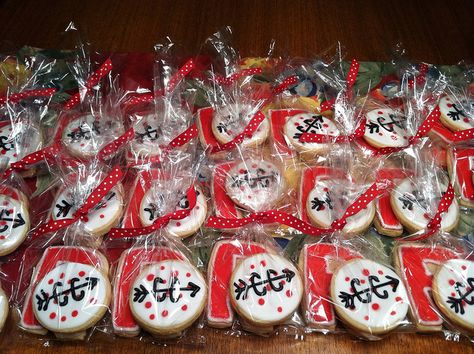 Cross country cookies for the middle school banquet, via Flickr. Cross Country Gift Ideas, Country Cookies, Cross Country Gift, High School Cross Country, Cross Country Coaching, Banquet Centerpieces, Country Dinner, Team Dinner, Cross County