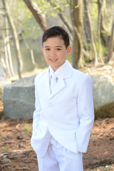 Boys First Communion Outfit, First Communion Photography, Communion Photoshoot, Communion Photos, Baptism Pictures, Catholic Sacraments, Holy Communion Party, Boys First Communion, First Communion Decorations