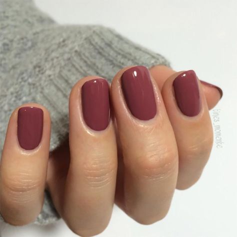 love this rosy mauve nail color! ~  we ❤️ this! moncheribridals.com Simple Fall Nails, Fall Nail Art Designs, Subtle Nails, Nail Colors Winter, Short Nails Art, Her Nails, Makijaż Smokey Eye, Fall Nail Colors, Gel Nail Designs