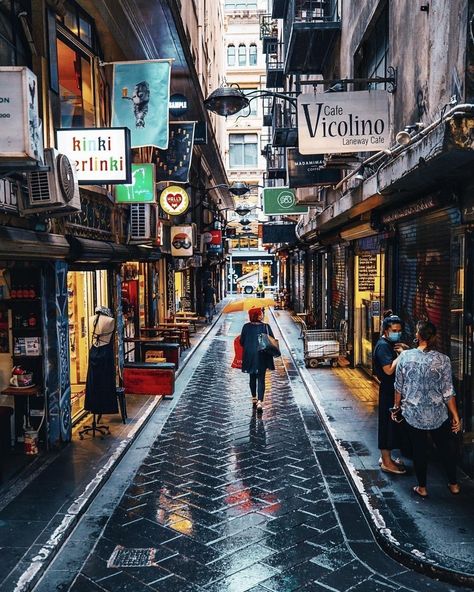 *🇦🇺 Centre Place (Melbourne, VIC, Australia) (@visitmelbourne) • Instagram 🏙 Jun-24-2021 Rainy Melbourne, Walking Perspective, Melbourne Weather, Melbourne Trip, Melbourne Shopping, Melbourne Apartment, Melbourne Street, Visit Melbourne, Instagram Locations