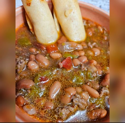 Pinto Beans Green Chili And Beef, Green Chili Stew With Pinto Beans, Green Chili Recipes Beef, Diy Chili Beans, Green Chili Beans, Pinto Bean Chili Recipe Ground Beef, Mexican Style Chili Beans, Pinto Beans And Ground Beef Recipes, Vegetarian Pinto Bean Recipes