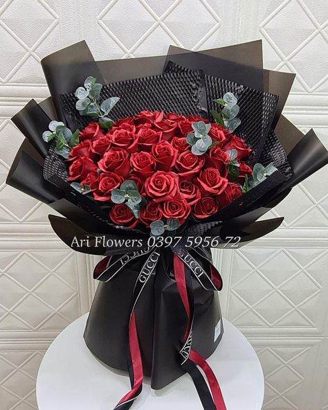 Fruit Flower Basket, Black Rose Bouquet, Satin Bouquet, Graduation Flower Bouquet, Soap Bouquet, Graduation Flowers, Diy Bouquet Wrap, Bee Painting, Flower Bouquet Diy