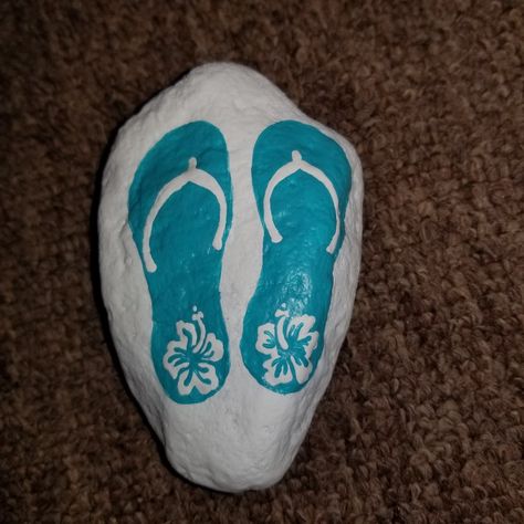 Flipflops rock I painted free hand Flip Flop Rock Painting Ideas, Flip Flop Painted Rocks, Rock Painting Ideas, Shell Crafts Diy, Painting Rocks, Kindness Rocks, Rock Painting Designs, Painting Designs, Shell Crafts