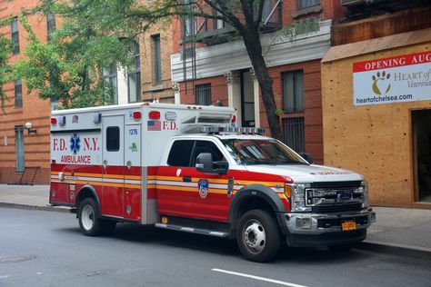 https://flic.kr/p/29UvGqH | Ford F550 Super Duty, FDNY Ambulance 1276, NY Manhattan (USA) Ems Vehicles, American Ambulance, Hospital Design Architecture, City Bus, Fire Equipment, Car Camper, Ford F Series, Rescue Vehicles, Ford Super Duty