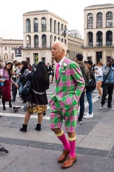 Estilo Kitsch, Masc Fashion, Museum Fashion, Swag Men, Advanced Style, Ageless Style, Weird Fashion, Milan Italy, Style Mistakes