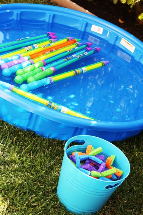 Water Bday Party Ideas, Summer Kid Birthday Ideas, Backyard Splash Party Ideas, Outside Birthday Party Activities, Outside Get Together Ideas, Backyard Pool Party Ideas Kids, Schools Out Summer Party, Outdoor Water Party Ideas For Kids, Easy Water Games For Kids