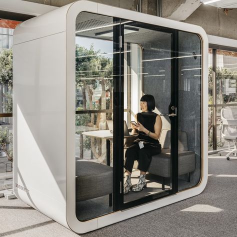 The Multifunctional Office Pod For 1-4 People - Framery Q Open Workstation Design, Open Workspace, Workstation Design, Office Booth, Phone Booth Office, Banks Office, Space Division, Open Trap, Office Pods