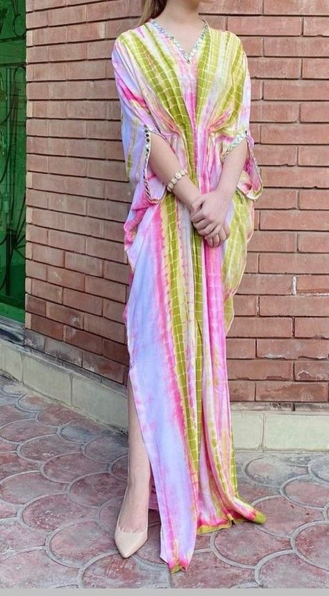 Kaftan Dress Indian Party Wear, Pakistani Kaftan Dress, Kaftan Dresses Modern, Tie Dye Dress Indian, Indian Kaftan Dress, Tie Dye Indian Outfit, Tie And Dye Dresses Indian Kurti, Kaftan Shirts Women, Tie Dye Outfits Indian