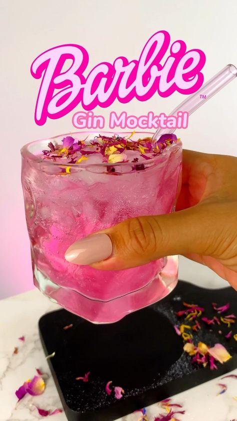 TRILLIONLADY®️ Sandrina on Instagram: “BARBIE Mocktail 💖🍸 Perfect to watch @barbiethemovie my summer barbie lemonade is so fresh & glamorous 🫶🏼💖 enjoy with your Ken 💖 & friends…” Barbie Drink, Bomb Drinks, Rose Drink, Zero Alcohol, Girly Drinks, Brandy Alexander, Pretty Alcoholic Drinks, Raspberry Rose, Gin Recipes