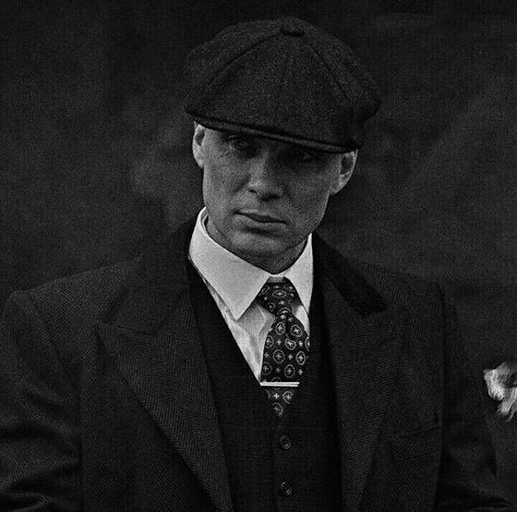 Cillian Murphy Young, Shelby Brothers, Black Tv Shows, Peaky Blinders Series, Peaky Blinders Characters, Peaky Blinders Wallpaper, Cartoons Dp, Peaky Blinders Tommy Shelby, Arte Do Kawaii