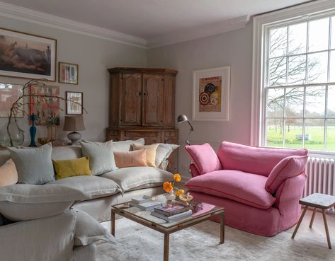 Living Room Comfy, Pink Chairs, Deep Seat Sofa, Stylish Tips, White Bedroom Decor, Pink Living Room, Cozy Seating, Comfortable Home, Contemporary Room