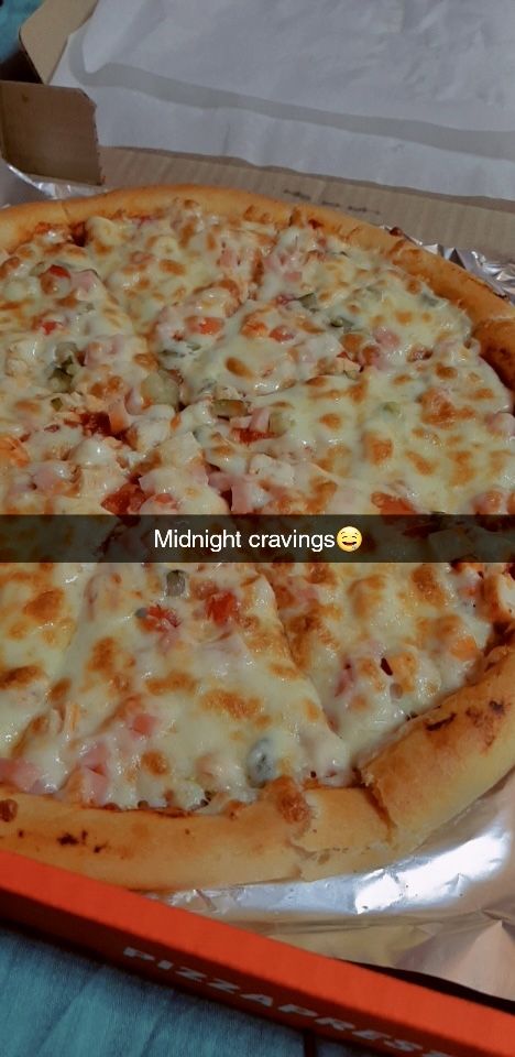 Pizzas 🍕 are good but they don’t have any hamburger 🍔 buns 😂😋 Late Night Pizza Snap, Pizza Snap Streak, Night Craving Snap, Midnight Cravings Snapchat, Late Night Cravings Snapchat, Night Cravings Snapchat, Night Food Snap, Pizza Snap, Late Night Pizza