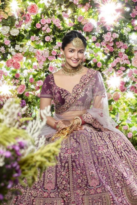 Purple Bride Lehenga, Bridemaids Lehangas, Unique Lehenga Designs For Bride, Trending Lehenga Designs For Bride, Reception Lehenga For Bride Sister, Purple Bridal Lehenga, Unique Bridal Lehenga Designs, Unique Bridal Lehenga, Engagement Dress For Bride Indian