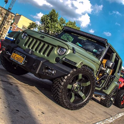 Photo sent to us by my boy El Parcerito who is killing the streets of New York with this Avorza Edition Jeep Wrangler... #QueSeMueranDeEnvidia #AvorzaMovement Auto Jeep, Super Pictures, Badass Jeep, Car Wheels Diy, Custom Jeep Wrangler, Cars Jeep, Jeep Ideas, Car Wheels Rims, Jeepers Creepers