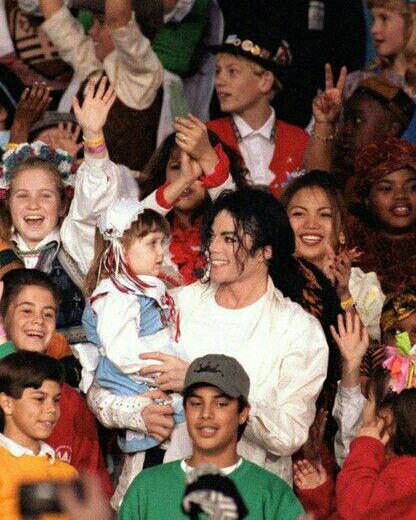 Michael Jackson, Superbowl 1993, Heal The World Mj Kids, Heal The World, Gary Indiana, Michael Love, Joseph Jackson, Michael Jackson Pics, King Of Music, The Jacksons, We Are The World