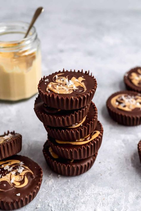 Dark Chocolate Cashew Butter Cups Chocolate Cashew Butter, Chocolate Cashew, Almond Butter Recipes, Raspberry Cookies, Easy Vegan Dessert, Healthy Snacking, Chocolate Dreams, Chocolate Butter, Cashew Butter