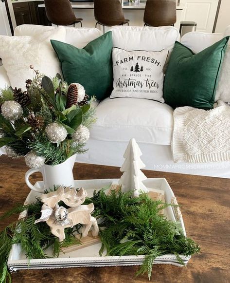 Green Christmas Decorations, Green Christmas Tree Decorations, Christmas Entryway, Christmas Decor Inspiration, Christmas Living Rooms, White Christmas Decor, Christmas Bedroom, Christmas Room, Christmas Mantels