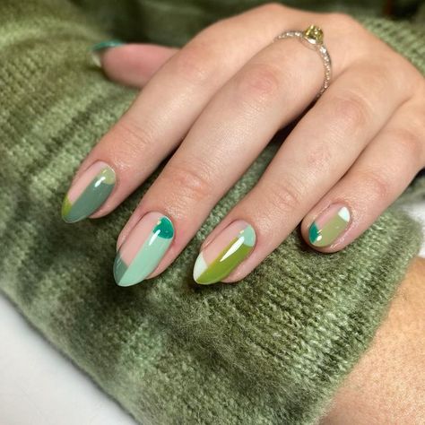 Abstract Green Nail Art, Two Tone Green Nails, Earth Nails Designs, Nails Earth Tones, Earth Tone Nails Designs, Terrazzo Nails, Earth Tone Nails, Earth Nails, Nail Art Green