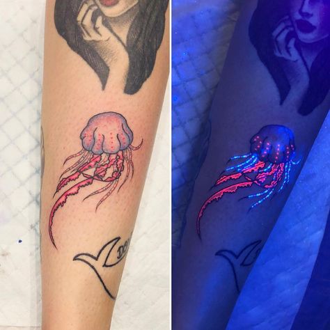 Lauren Winzer on Instagram: “UV jellyfish from my flash for Rachel! Thank you soooo much! @hunterandfoxtattoo 🖤 #uvtattoo #jellyfish #tattoo” Glow In Dark Tattoo, Dark Tats, Piercing Designs, Dark Tattoo Ideas, Tattoo Healing Process, Black Light Tattoo, Sick Tattoos, Tattoo Leggings, Uv Tattoo