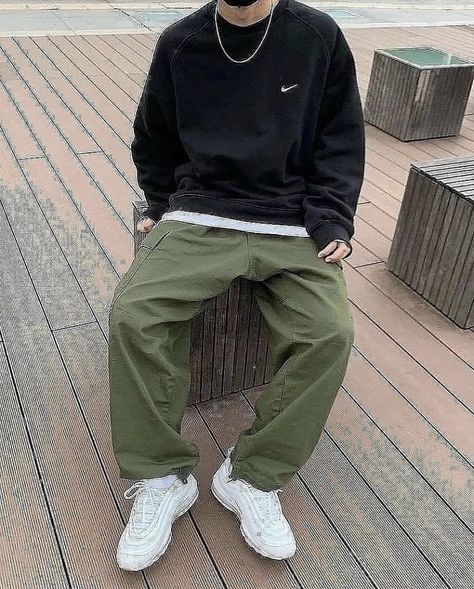 Street Style Outfits Casual, Guys Fits, Trendy Boy Outfits, Street Style Outfits Men, Street Fashion Men Streetwear, Green Cargo Pants, Guys Clothing Styles, Mens Outfit Inspiration, Cool Outfits For Men